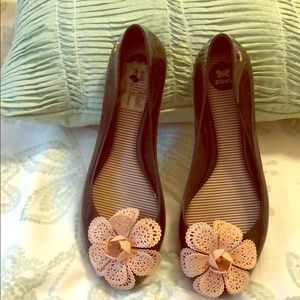 Black jelly shoes with flower 🌸